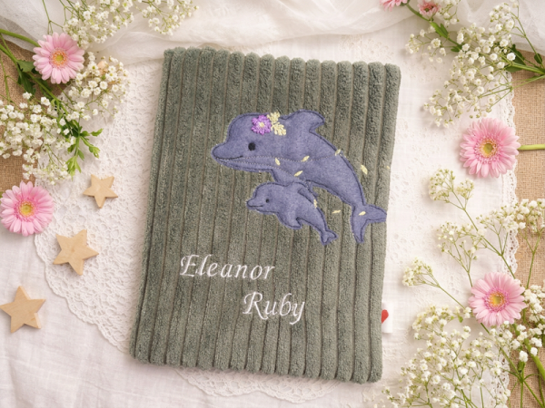 Delfin mit Blumen - doodle Stickdatei
